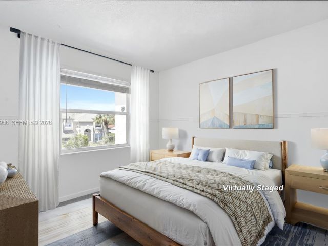 3-bedroom home for sale in Pembroke Pines - 15462 NW 14th Ct - MondialRealty