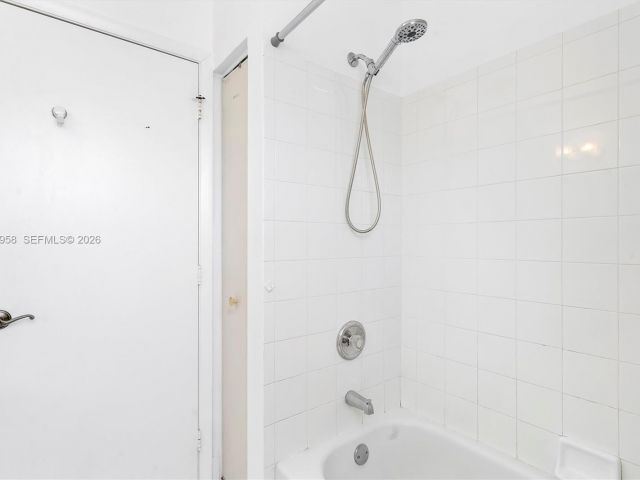 3-bedroom home for sale in Pembroke Pines - 15462 NW 14th Ct - MondialRealty