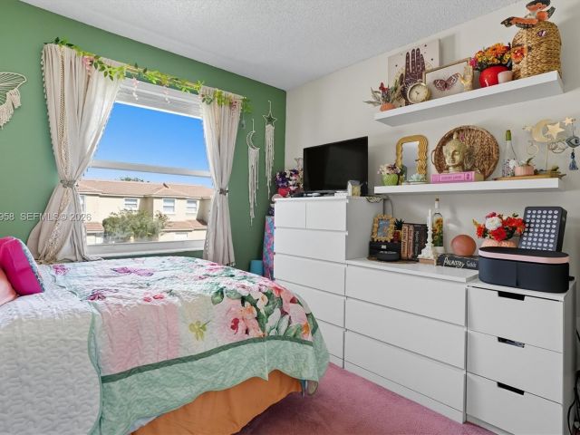 3-bedroom home for sale in Pembroke Pines - 15462 NW 14th Ct - MondialRealty