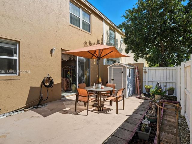 3-bedroom home for sale in Pembroke Pines - 15462 NW 14th Ct - MondialRealty