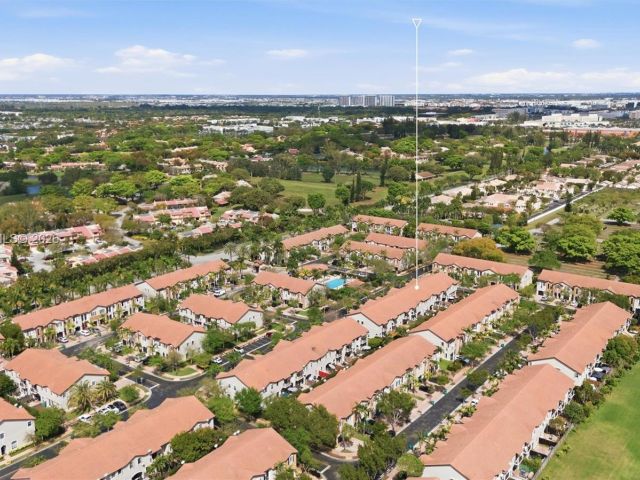 3-bedroom home for sale in Doral - 10319 NW 30th Ter - MondialRealty