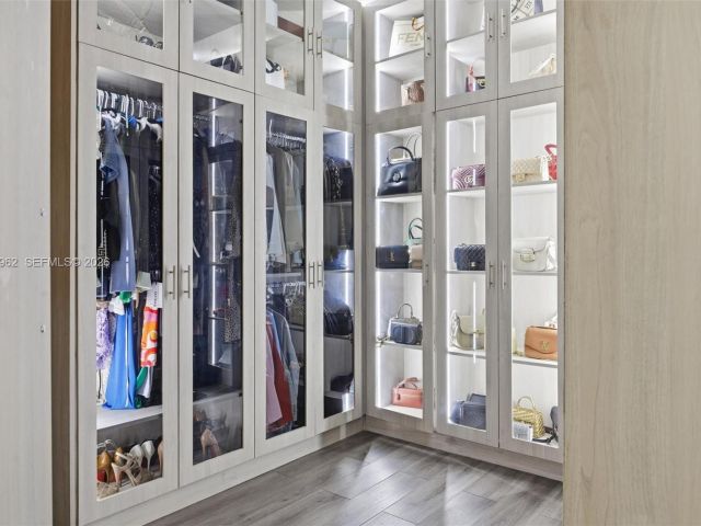 3-bedroom home for sale in Doral - 10319 NW 30th Ter - MondialRealty