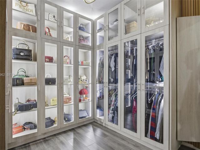 3-bedroom home for sale in Doral - 10319 NW 30th Ter - MondialRealty