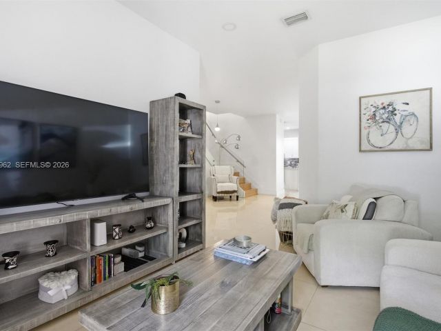 3-bedroom home for sale in Doral - 10319 NW 30th Ter - MondialRealty