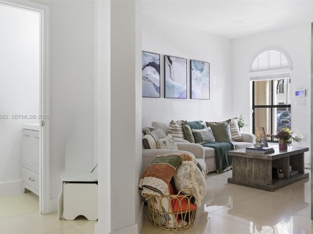 3-bedroom home for sale in Doral - 10319 NW 30th Ter - MondialRealty