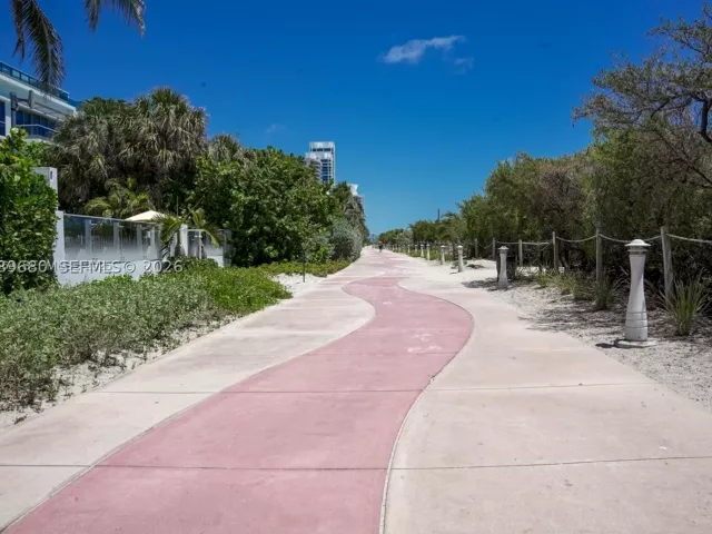 2-bedroom condo for sale in Miami Beach - 6515 Collins Ave 1709 - MondialRealty