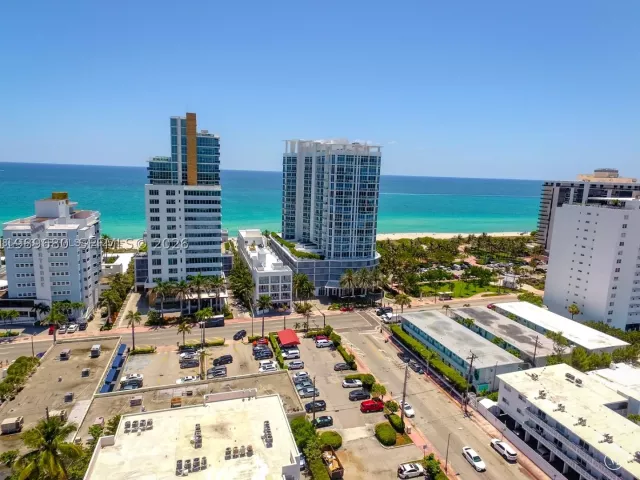 2-bedroom condo for sale in Miami Beach - 6515 Collins Ave 1709 - MondialRealty
