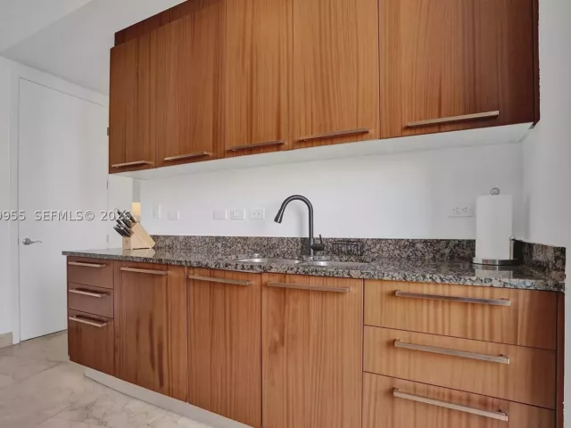 2-bedroom condo for rent in Sunny Isles Beach - 16001 Collins Ave 805 - MondialRealty