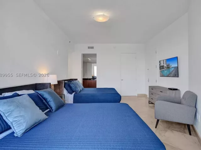 2-bedroom condo for rent in Sunny Isles Beach - 16001 Collins Ave 805 - MondialRealty