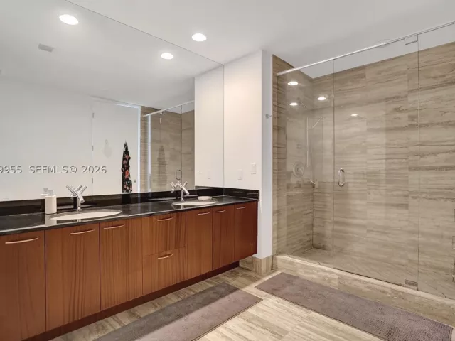 2-bedroom condo for rent in Sunny Isles Beach - 16001 Collins Ave 805 - MondialRealty
