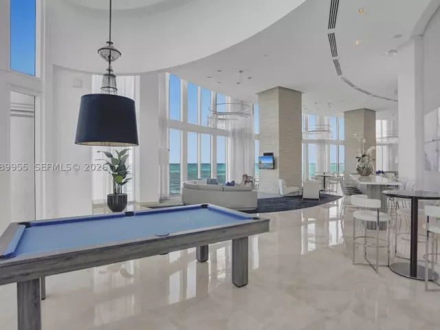 2-bedroom condo for rent in Sunny Isles Beach - 16001 Collins Ave 805 - MondialRealty
