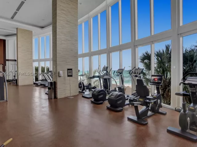 2-bedroom condo for rent in Sunny Isles Beach - 16001 Collins Ave 805 - MondialRealty
