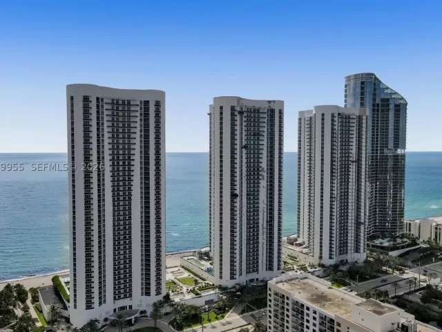2-bedroom condo for rent in Sunny Isles Beach - 16001 Collins Ave 805 - MondialRealty