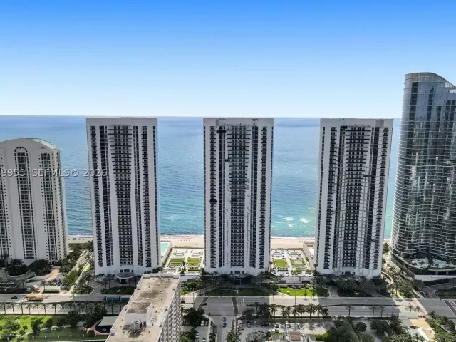 2-bedroom condo for rent in Sunny Isles Beach - 16001 Collins Ave 805 - MondialRealty