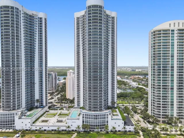 2-bedroom condo for rent in Sunny Isles Beach - 16001 Collins Ave 805 - MondialRealty