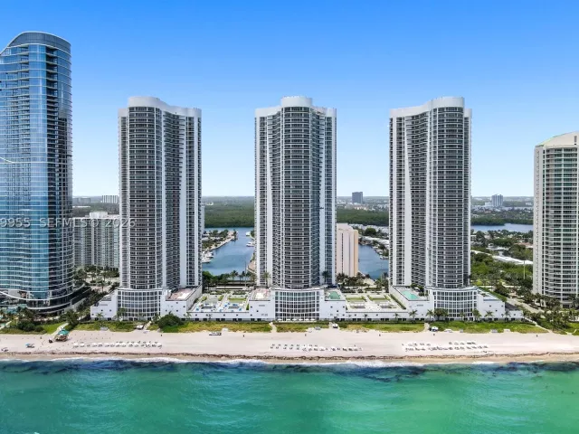 2-bedroom condo for rent in Sunny Isles Beach - 16001 Collins Ave 805 - MondialRealty