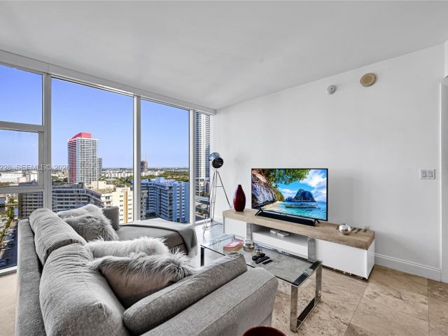 Apartment for rent  Unit #1707 - photo 7530756