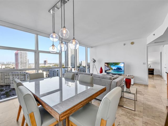 Apartment for rent  Unit #1707 - photo 7530758