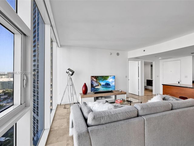 Apartment for rent  Unit #1707 - photo 7530759