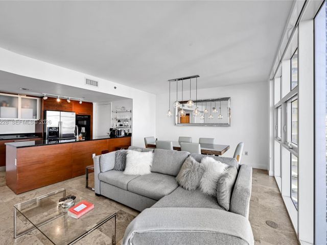 Apartment for rent  Unit #1707 - photo 7530763