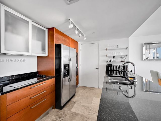 Apartment for rent  Unit #1707 - photo 7530764