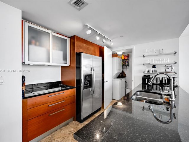 Apartment for rent  Unit #1707 - photo 7530765