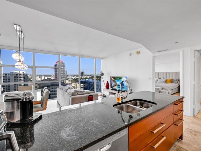 Apartment for rent  Unit #1707 - photo 7530766