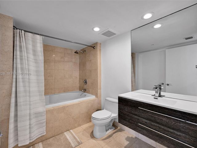 Apartment for rent  Unit #1707 - photo 7530769