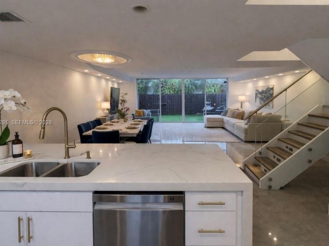 3-bedroom home for sale in Hallandale Beach - 2308 NE 7th St 29 - MondialRealty