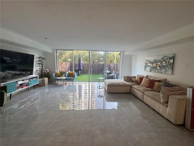 3-bedroom home for sale in Hallandale Beach - 2308 NE 7th St 29 - MondialRealty