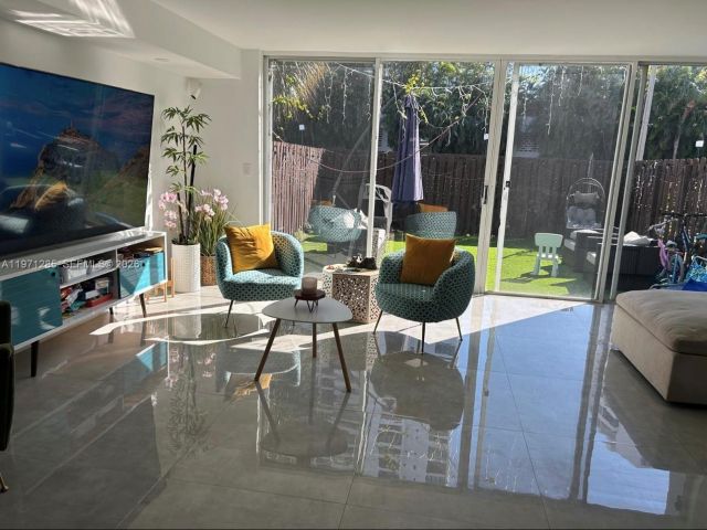 3-bedroom home for sale in Hallandale Beach - 2308 NE 7th St 29 - MondialRealty