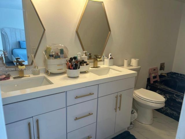 3-bedroom home for sale in Hallandale Beach - 2308 NE 7th St 29 - MondialRealty