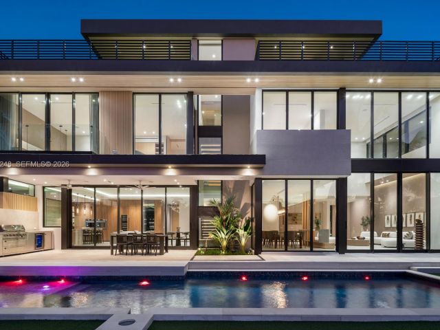 Home for rent at 641 Flamingo Dr 0 - photo 7529598