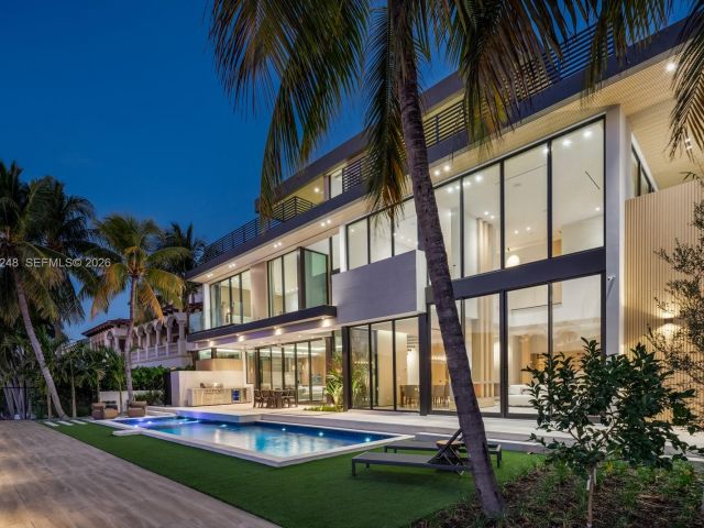 Home for rent at 641 Flamingo Dr 0 - photo 7529599