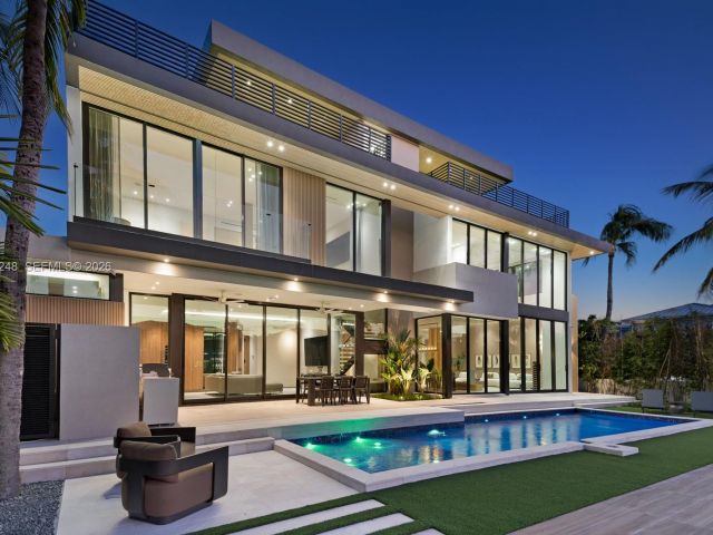 Home for rent at 641 Flamingo Dr 0 - photo 7529600