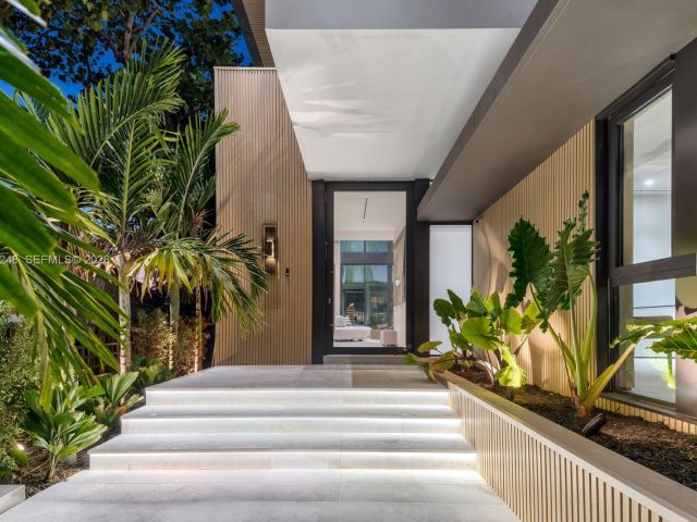 Home for rent at 641 Flamingo Dr 0 - photo 7529605