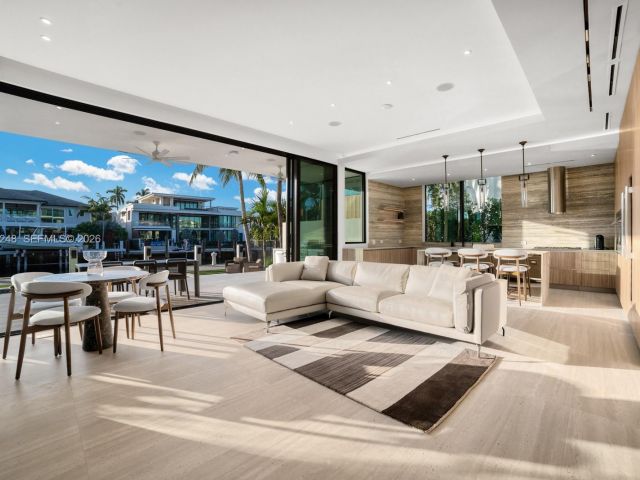 Home for rent at 641 Flamingo Dr 0 - photo 7529613