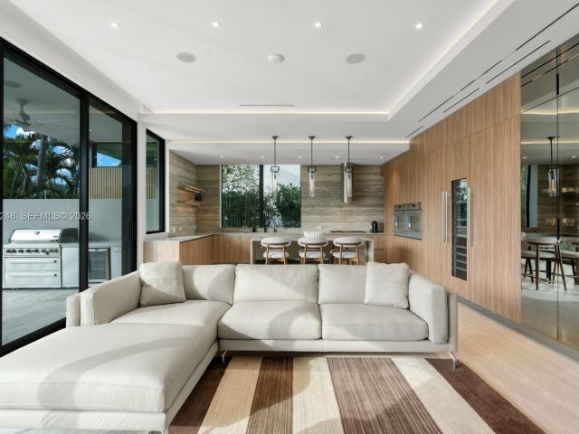 Home for rent at 641 Flamingo Dr 0 - photo 7529614