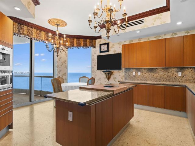 Apartment for sale  Unit #1604 - photo 7532182