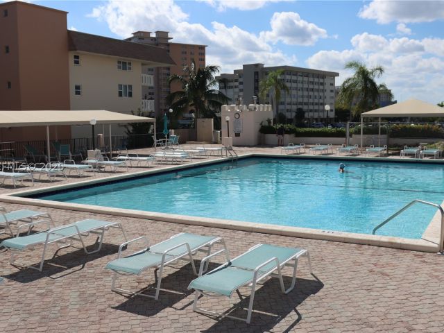 2-bedroom condo for rent in Hallandale Beach - 1865 S Ocean Dr 4F - MondialRealty
