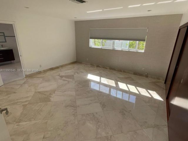 Home for rent at 3406 NE 168th St 3406 - photo 7531195