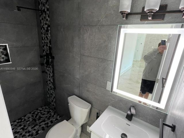 Home for rent at 3406 NE 168th St 3406 - photo 7531198