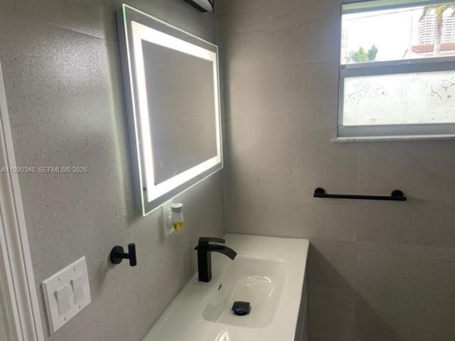 Home for rent at 3406 NE 168th St 3406 - photo 7531199