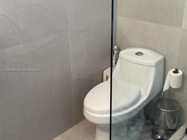 Home for rent at 3406 NE 168th St 3406 - photo 7531205