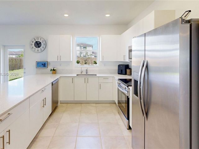 4-bedroom home for rent in Homestead - 2333 SE 28th Ct - MondialRealty