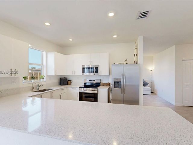 4-bedroom home for rent in Homestead - 2333 SE 28th Ct - MondialRealty