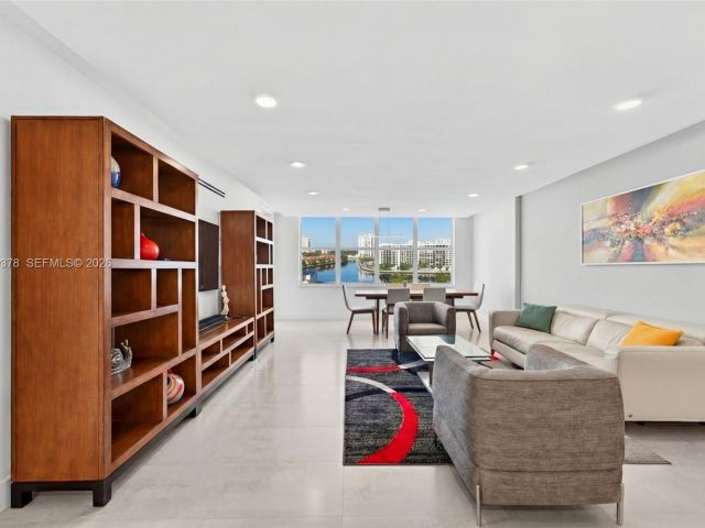 Apartment for sale  Unit #1024 - photo 7534222