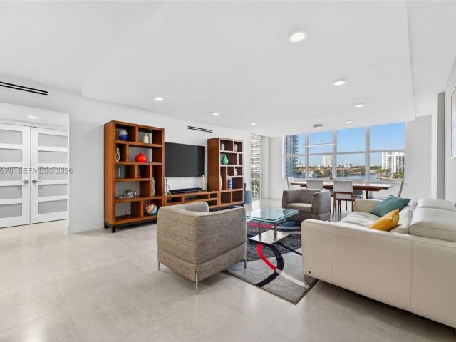 Apartment for sale  Unit #1024 - photo 7534223