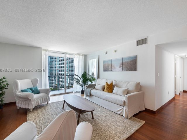 3-bedroom condo for sale in Miami - 1200 Brickell Bay Dr 2824 - MondialRealty