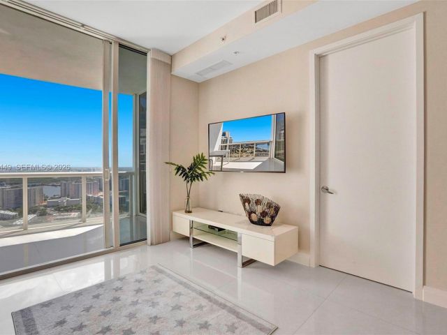 Apartment for rent  Unit #5405 - photo 7531808